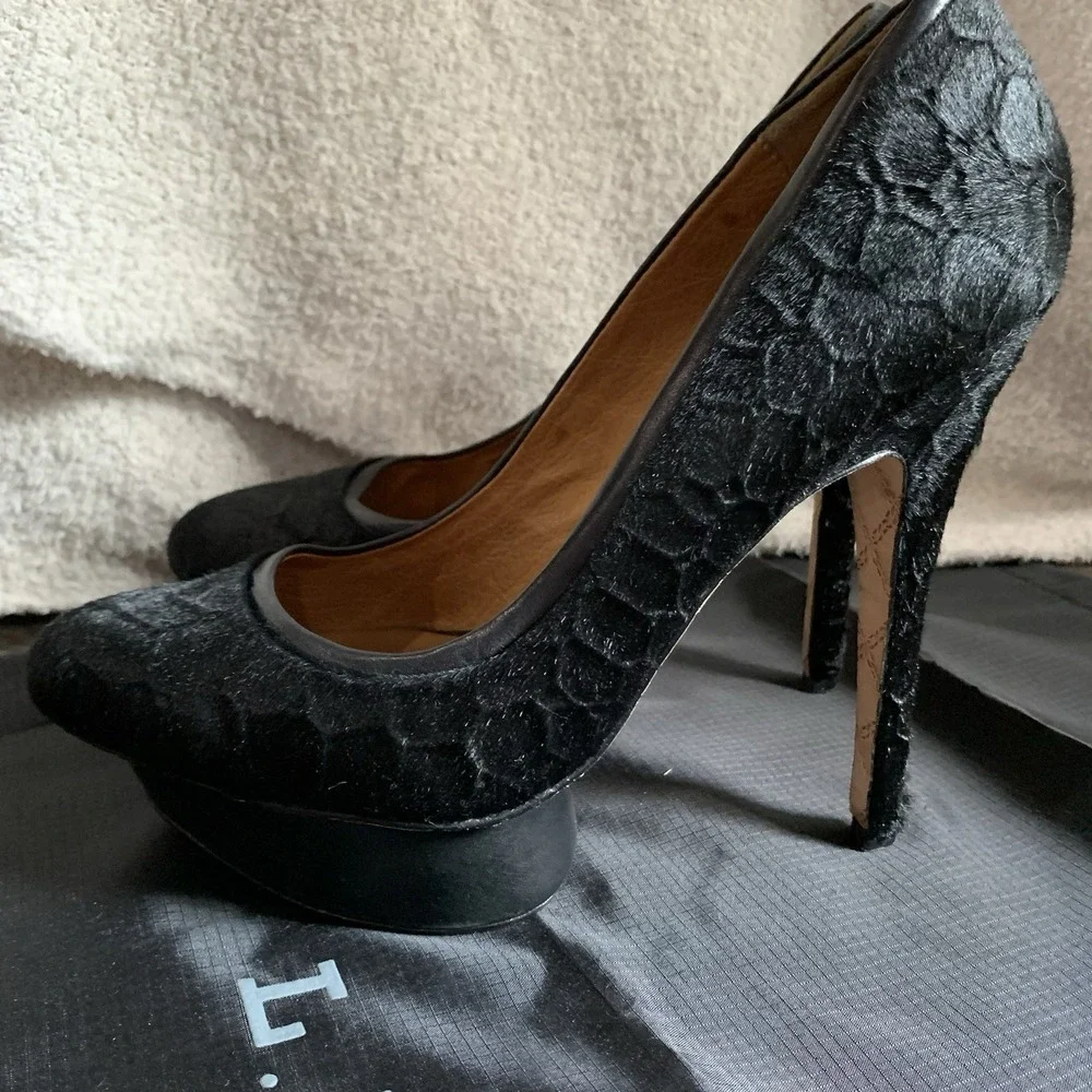 L.A.M.B by Gwen Stefani Calf Hair Floating Platform Stiletto Pump Heels Size 7.5
